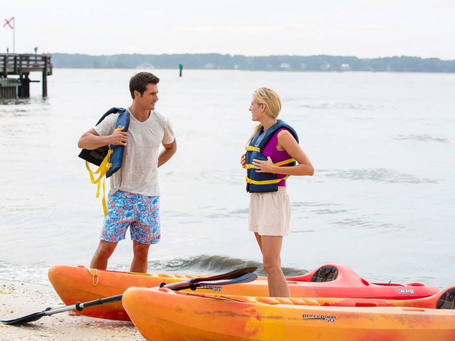 Man and women with kayaks 