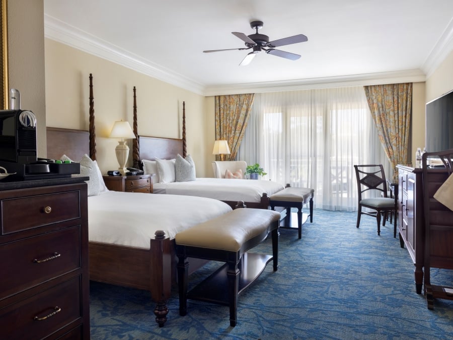 ADA queen guestroom