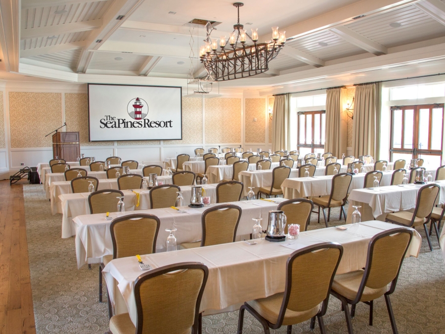 The Magnolia Room at the Plantation Golf Club setup theater style for a meeting.
