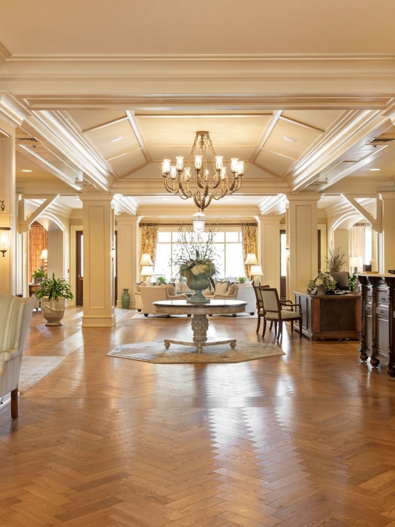 Lobby of the Inn & Club 