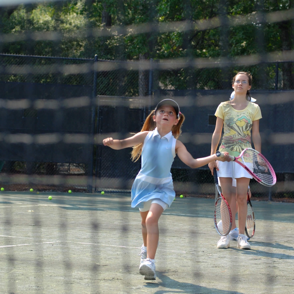 Children playing tennis 