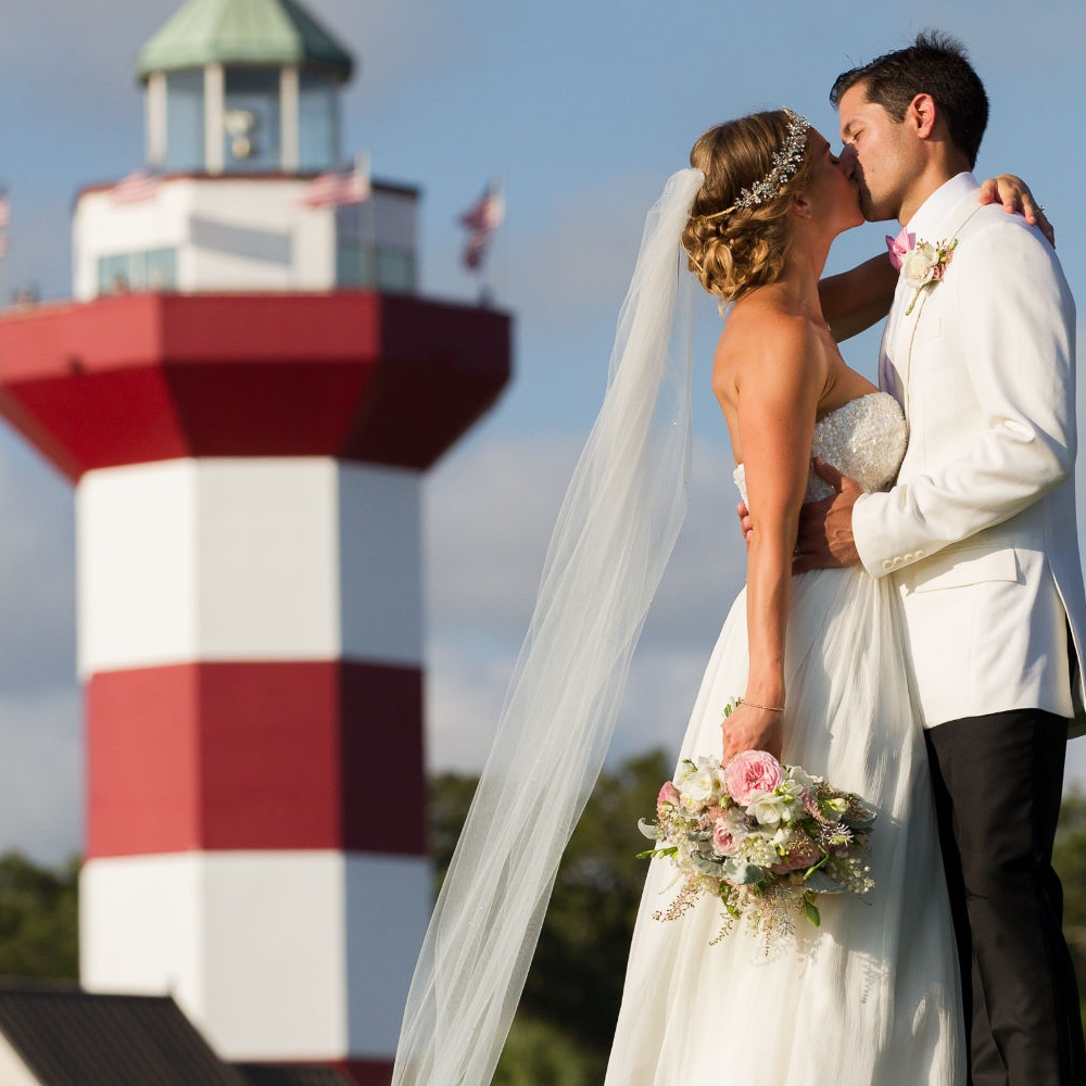 Wedding kiss in front of lighthouse